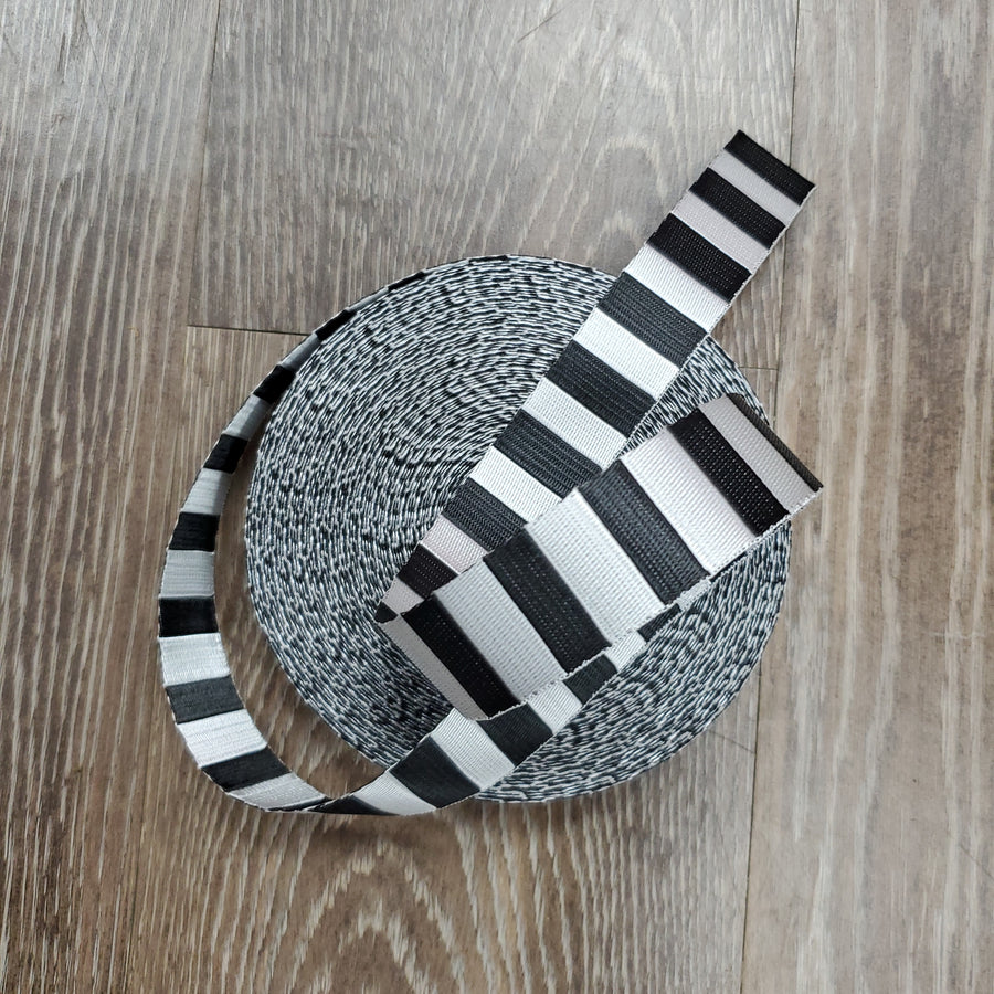 Bicolor Webbing: 25mm- Stretch Limo/Silver