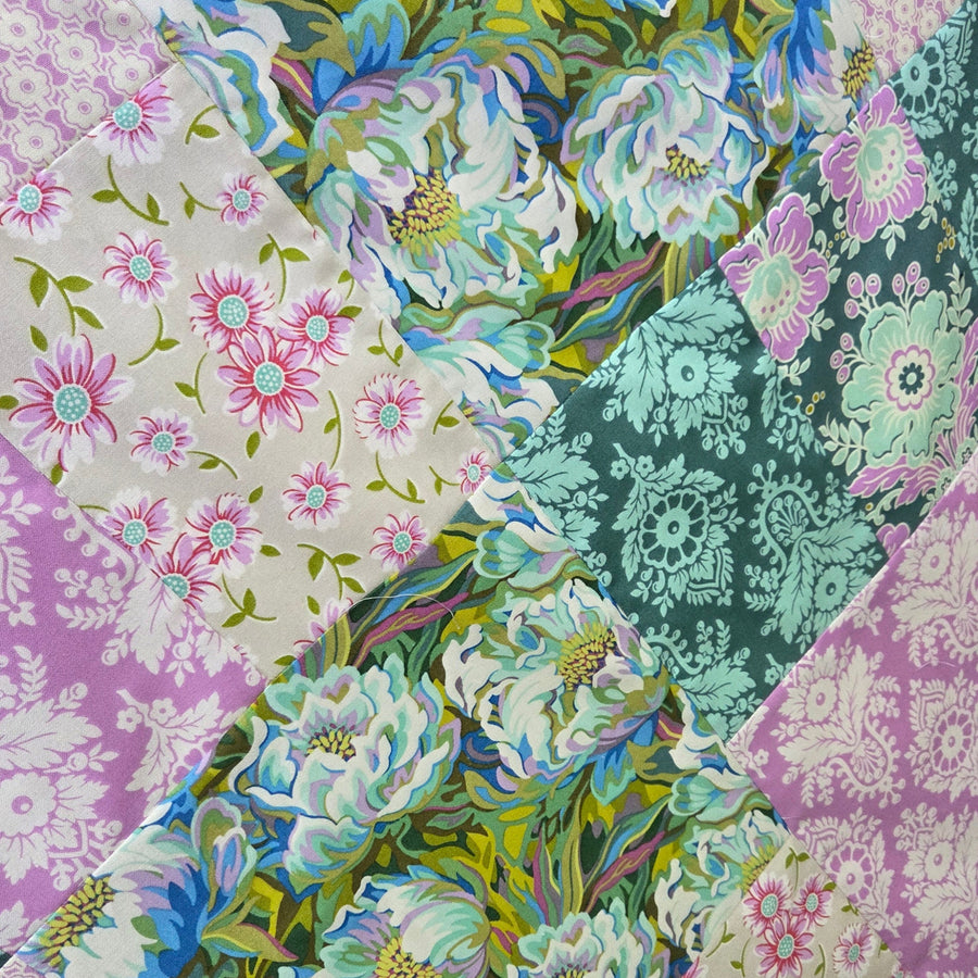 FULL BLOOM Heather Bailey: Quilt Kit