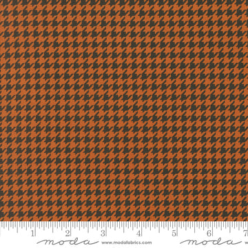 HOME SWEET HAUNT: Hounds Tooth-Rust (1/4 Yard)