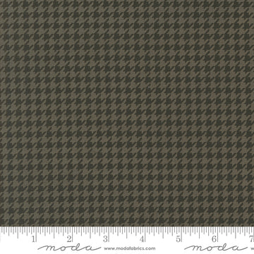 HOME SWEET HAUNT: Hounds Tooth-Charcoal (1/4 Yard)