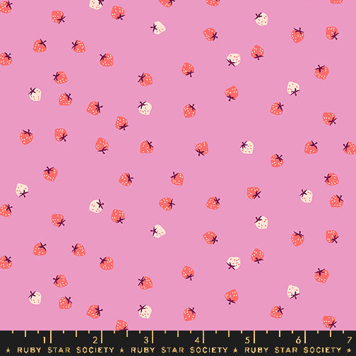 Ruby Star Society STRAWBERRY: Mini Berry-Daisy (1/4 Yard)
