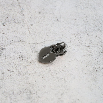 Sallie Tomato: Heart Padlock Zipper Pull-Gunmetal