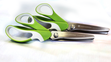 French European 9 in Pinking and Scalloping Shears