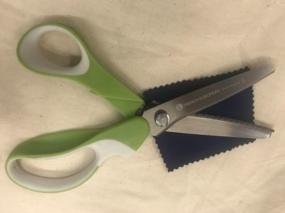 French European 9 in Pinking Shears